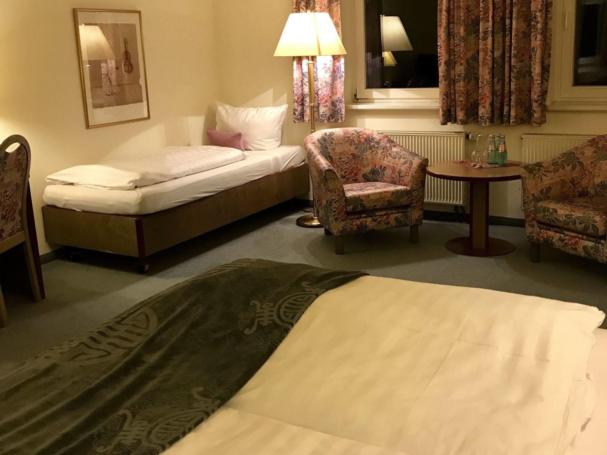 Dein Gutshof Hotel & Ferienwohnungen Gorlitz Bagian luar foto